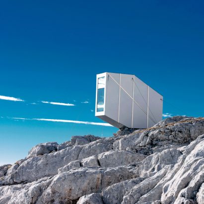 The AIA’s Trump fiasco and a cantilevering cabin feature in this week’s Dezeen Mail