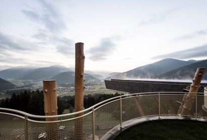 Cantilevering sky pool by noa