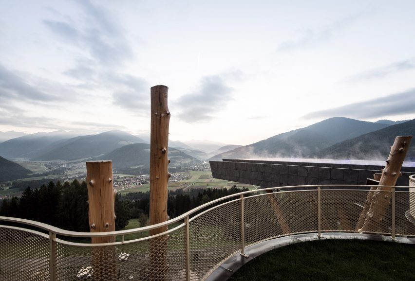 Cantilevering sky pool by noa