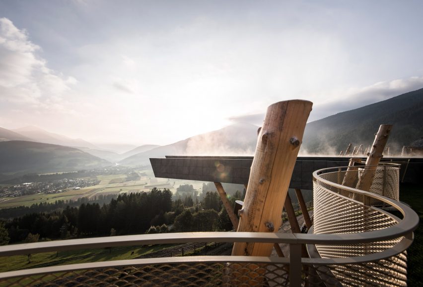 Cantilevering sky pool by noa