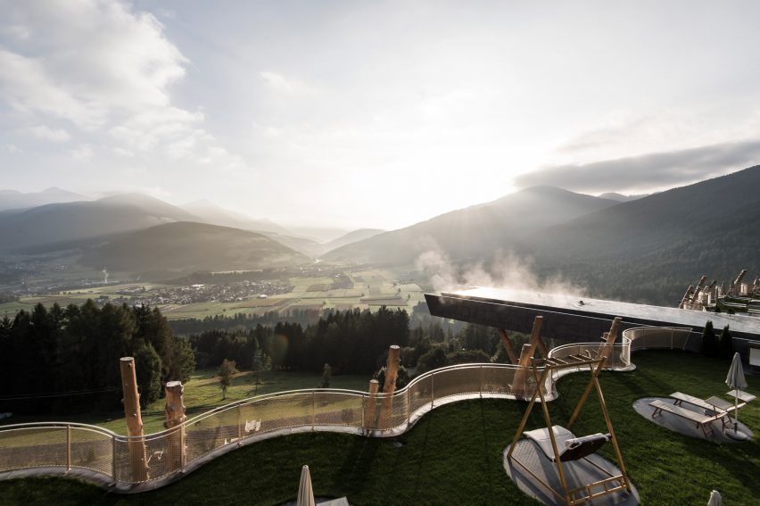 Cantilevering sky pool by noa