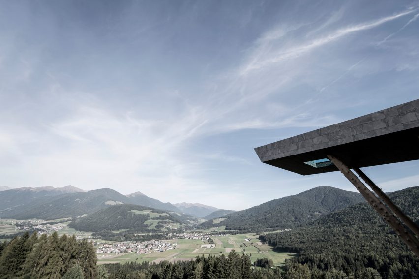 Cantilevering sky pool by noa