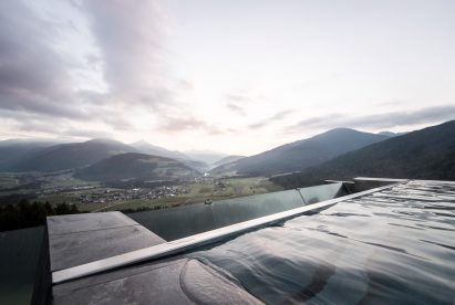 Cantilevering sky pool by noa