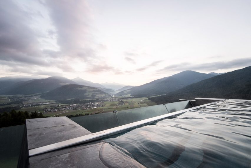 Cantilevering sky pool by noa