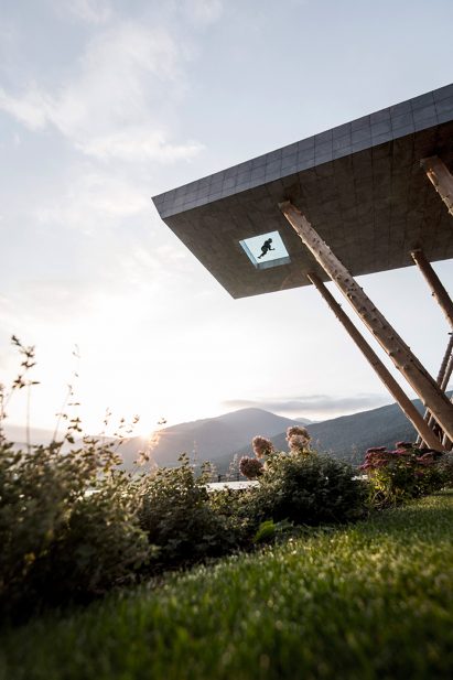Cantilevering sky pool by noa