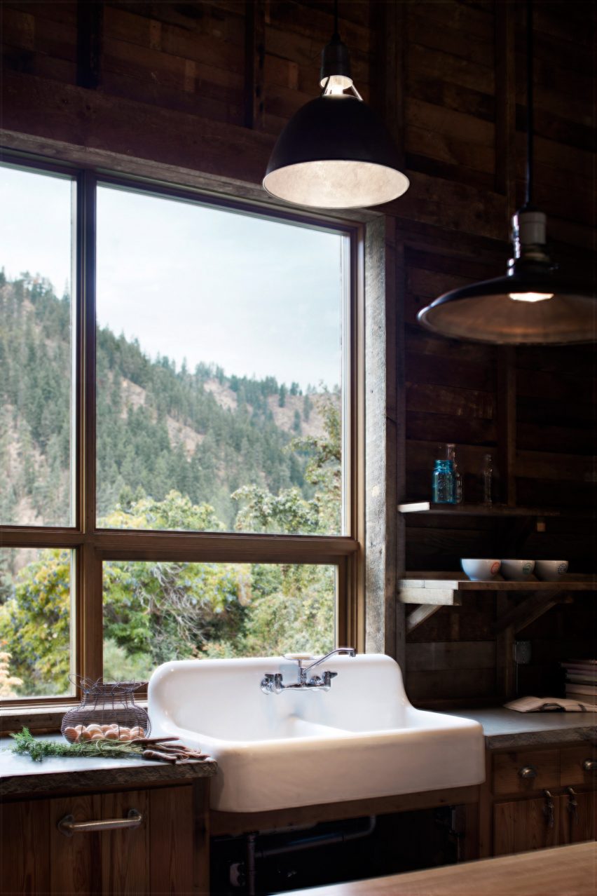 Canyon Barn by MW Works