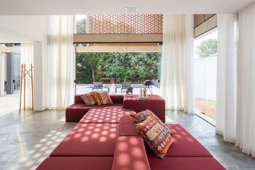 Casa Grid by BLOCO Arquitetos