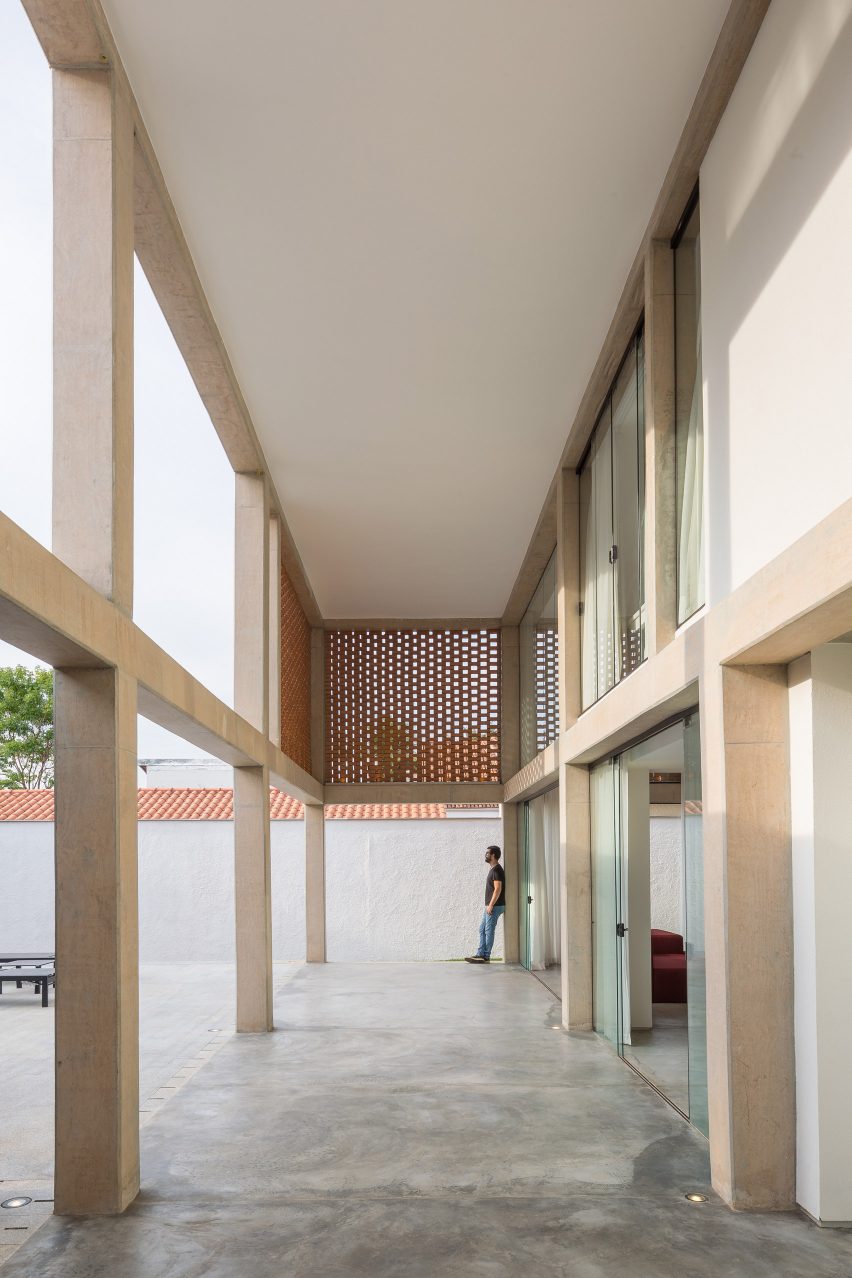 Casa Grid by BLOCO Arquitetos