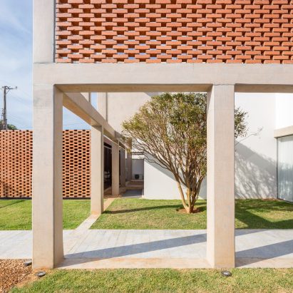 Casa Grid by BLOCO Arquitetos