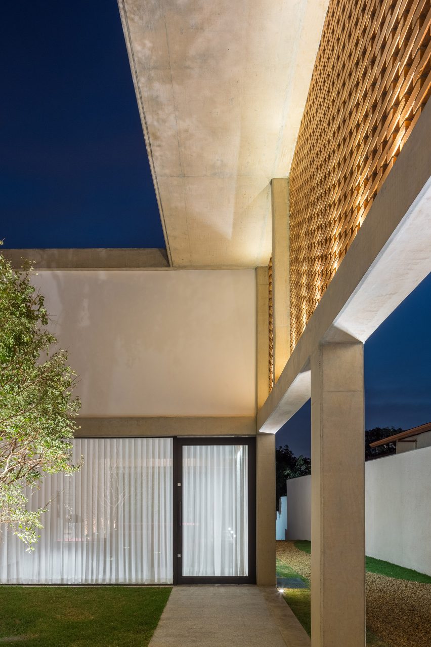 Casa Grid by BLOCO Arquitetos