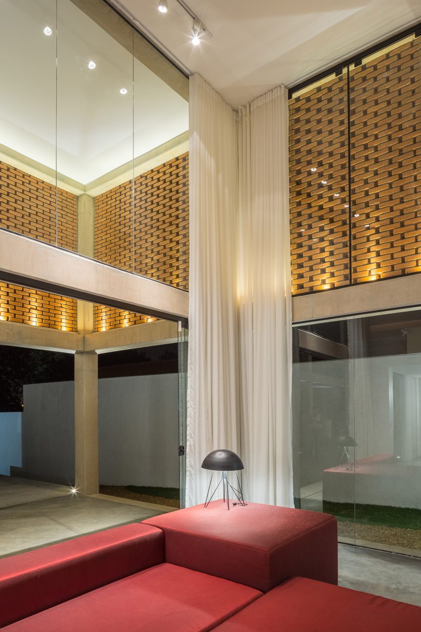 Casa Grid by BLOCO Arquitetos