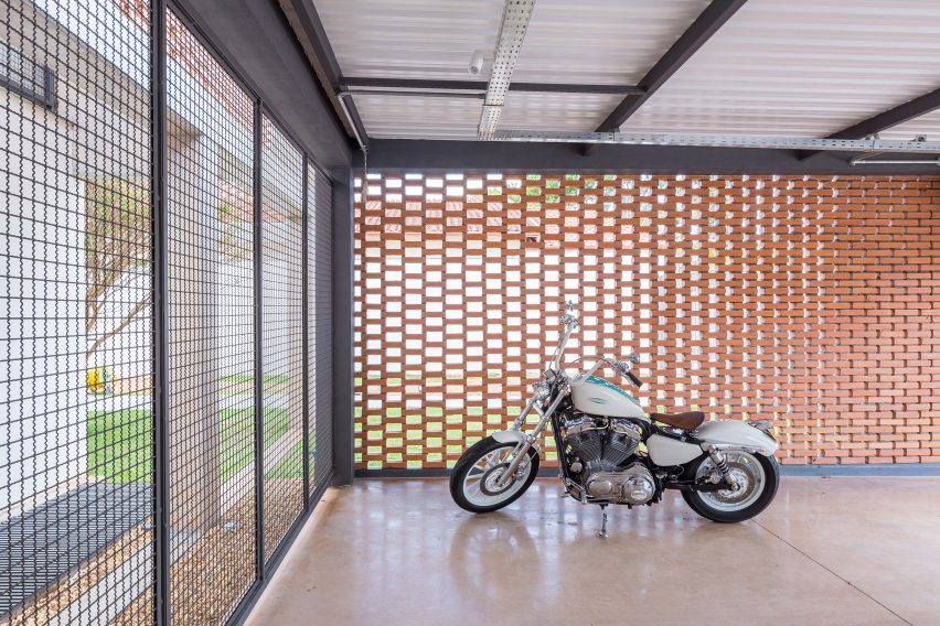 Casa Grid by BLOCO Arquitetos