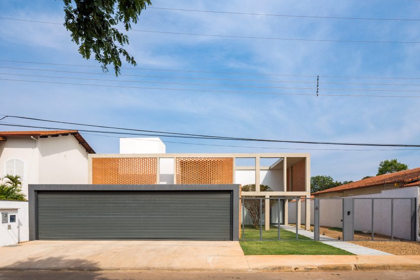 Casa Grid by BLOCO Arquitetos