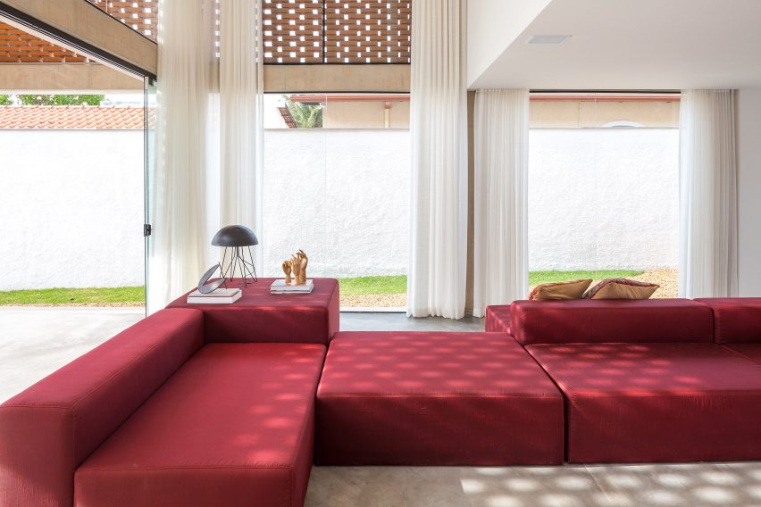 Casa Grid by BLOCO Arquitetos