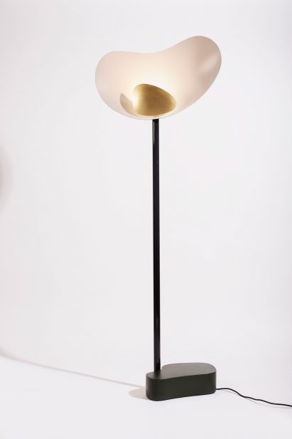 doshi-levien-objects-of-devotion-offerings-to-modernist-india-daybed-and-lamp-inspired-by-le-corbusier_dezeen_2364_col_0