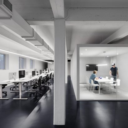 dynamos-office-anne-sophie-goneau-minimalist-offices-roundup-_sq