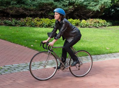Foldable paper cycling helmet wins James Dyson Award