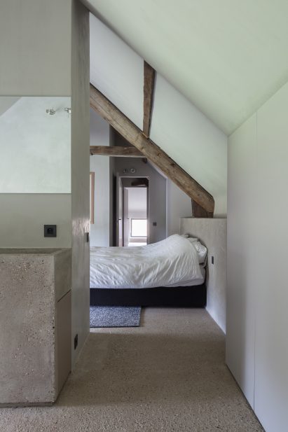 farmhouse-burkeldijk-and-fortress-hazegras-in-knokke-govaert-vanhoutte-architects-architecture-residential_dezeen_2364_col_20