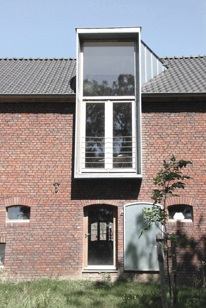 Dutch farmhouse conversion by Jeanne Dekkers Architects in Limburg