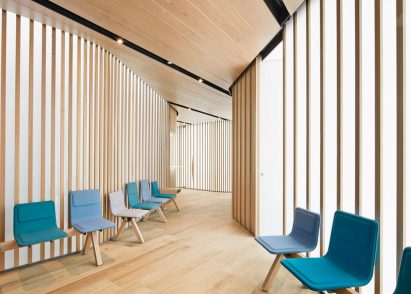 health-education-emardental-clinic-palma-de-mallorca-spain-ohlab-inside_dezeen_2364_ss_1