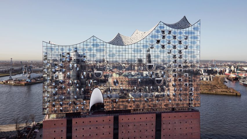 Herzog & de Meuron’s Elbphilharmonie Hamburg announces completion in lights