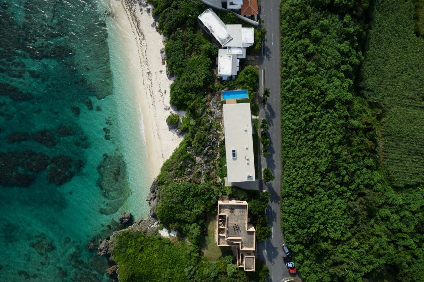 House on Ikema Island by 1100 Architect