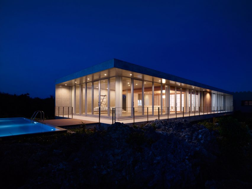 House on Ikema Island by 1100 Architect