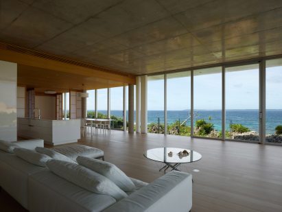 House on Ikema Island by 1100 Architect