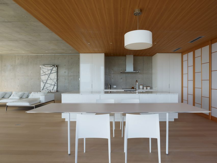House on Ikema Island by 1100 Architect