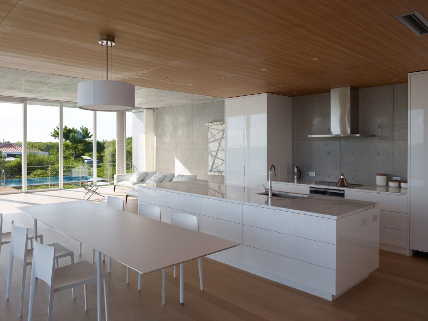 House on Ikema Island by 1100 Architect