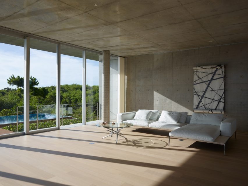 House on Ikema Island by 1100 Architect