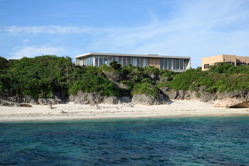 House on Ikema Island by 1100 Architect