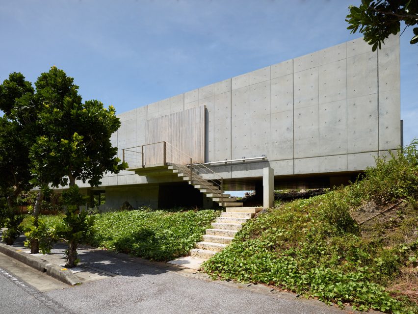 House on Ikema Island by 1100 Architect