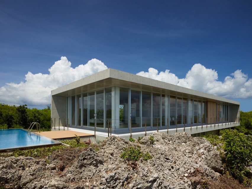 House on Ikema Island by 1100 Architect