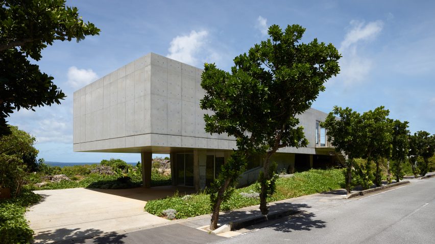 1100 Architect elevates concrete house above a bluff on a tiny Japanese island