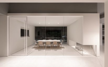 in-and-between-boxes-lukstudio-interiors-atelier-peter-fong-offices-china_dezeen_2364_col_25