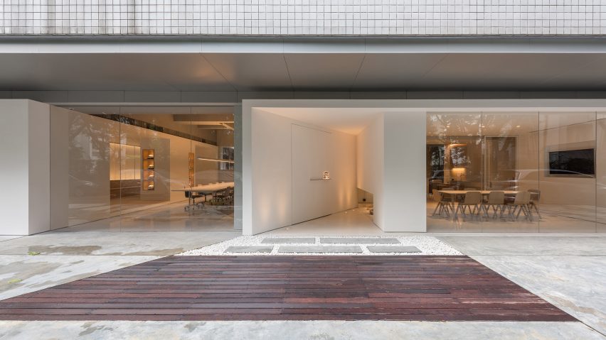 In and between boxes by Lukstudio
