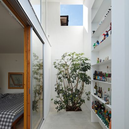 Inside Out by Takeshi Hosaka Architects