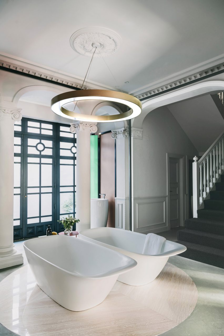 Laufen showroom in Madrid by Patricia Urquiola