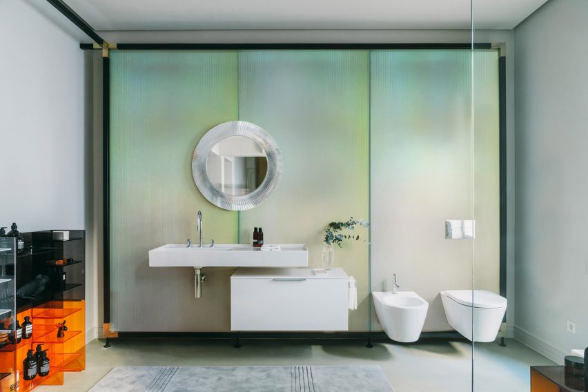 Laufen showroom in Madrid by Patricia Urquiola