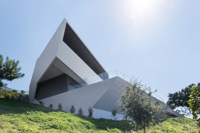 MU77 House by Arshia Architects