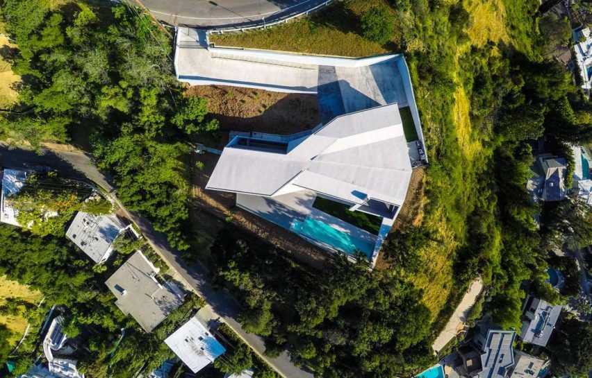 MU77 House by Arshia Architects