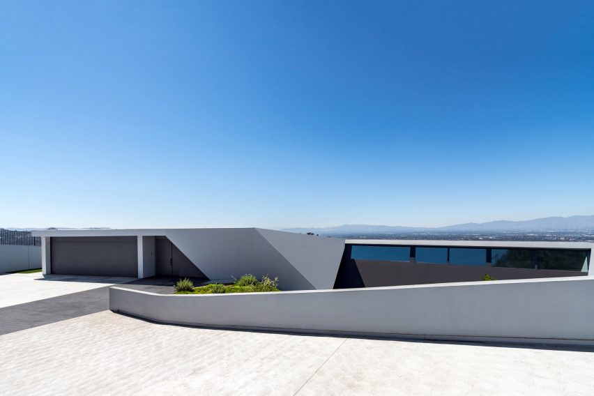 MU77 House by Arshia Architects