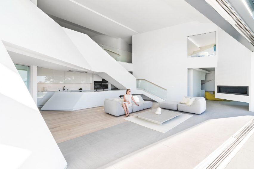 MU77 House by Arshia Architects