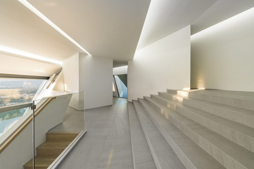 MU77 House by Arshia Architects