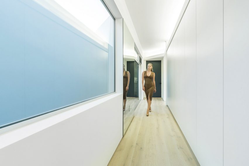 MU77 House by Arshia Architects