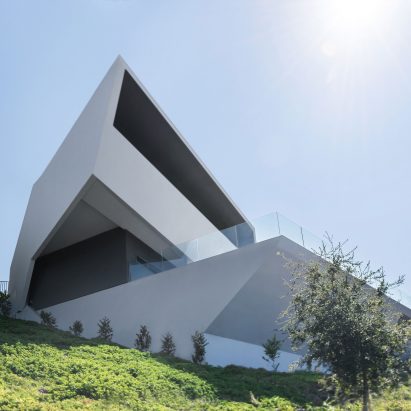 MU77 House by Arshia Architects