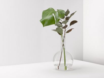 peter-saville-glassware-for-manchester-museum-of-cience-and-industry-design-manchester_dezeen_2364_col_0
