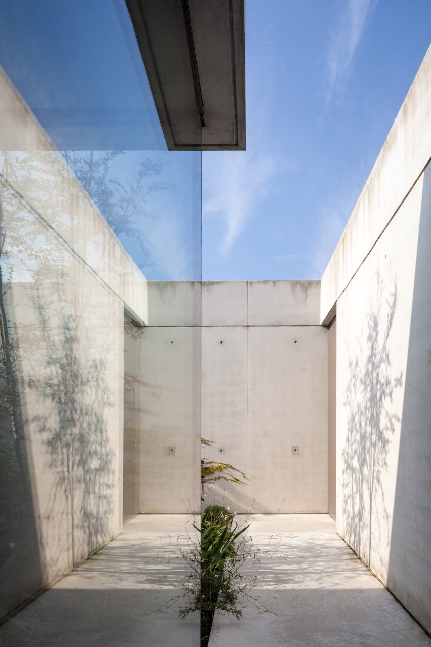 Poolhouse O by Steven Vandenborre