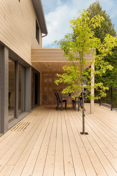 residence-belcourt-atelier-canada-quebec-pierre-thibault-architecture-residential_dezeen_2364_col_0